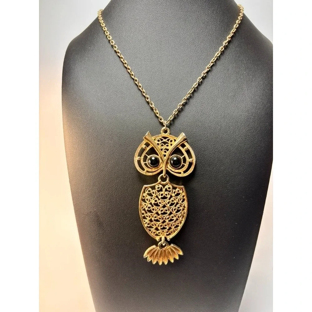 Vintage Necklace Gold Tone Huge Detailed‎ Owl Pendant 28 inch Sarah Coventry